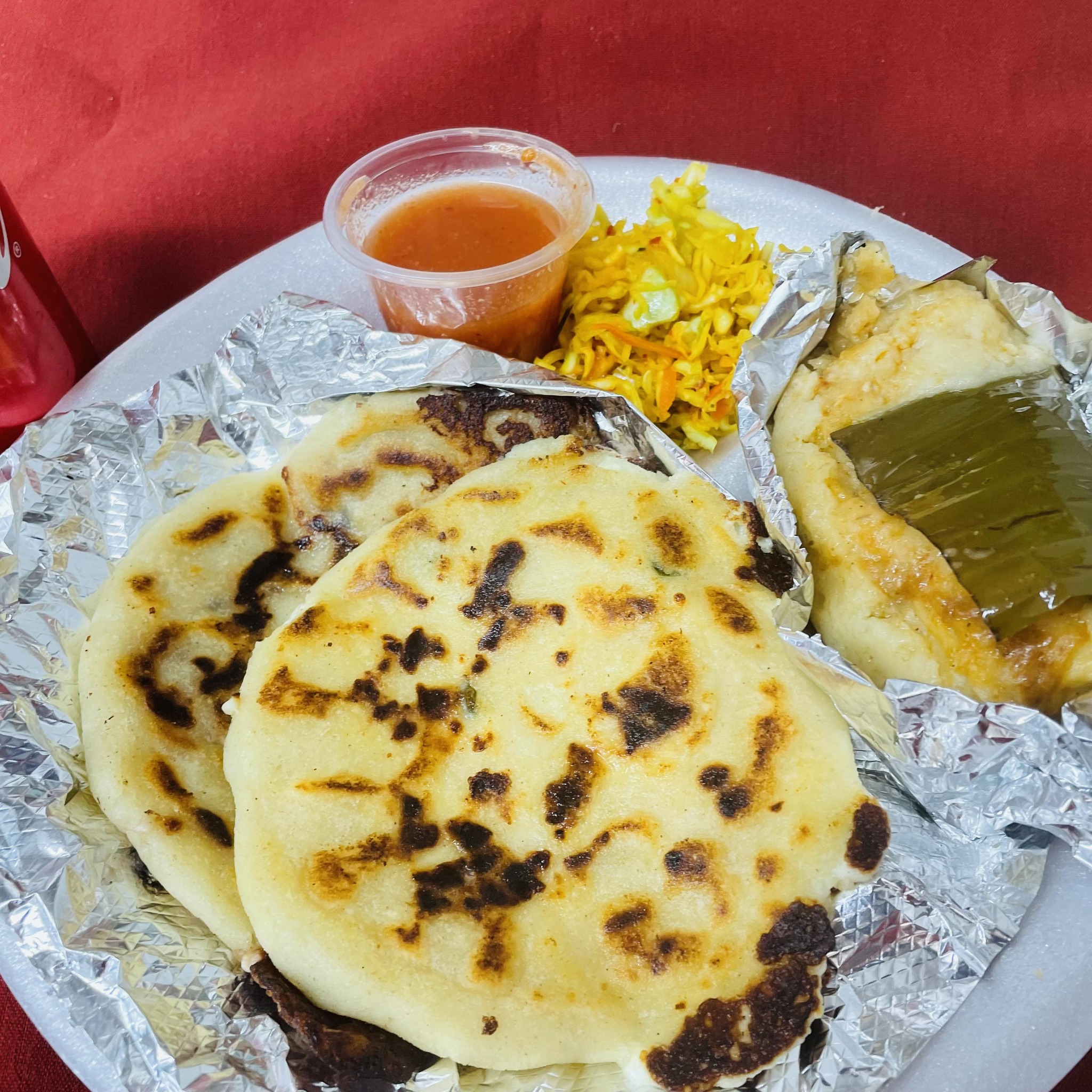 Pupuseria Miriams logo