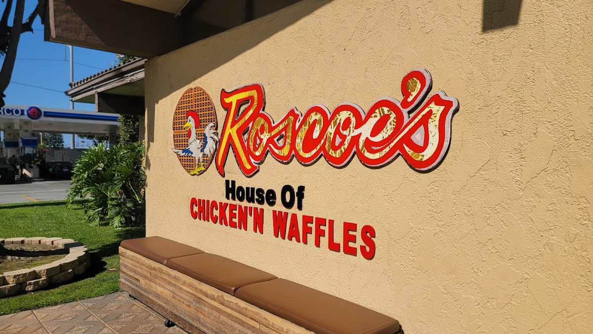 Roscoe's House of Chicken and Waffles logo