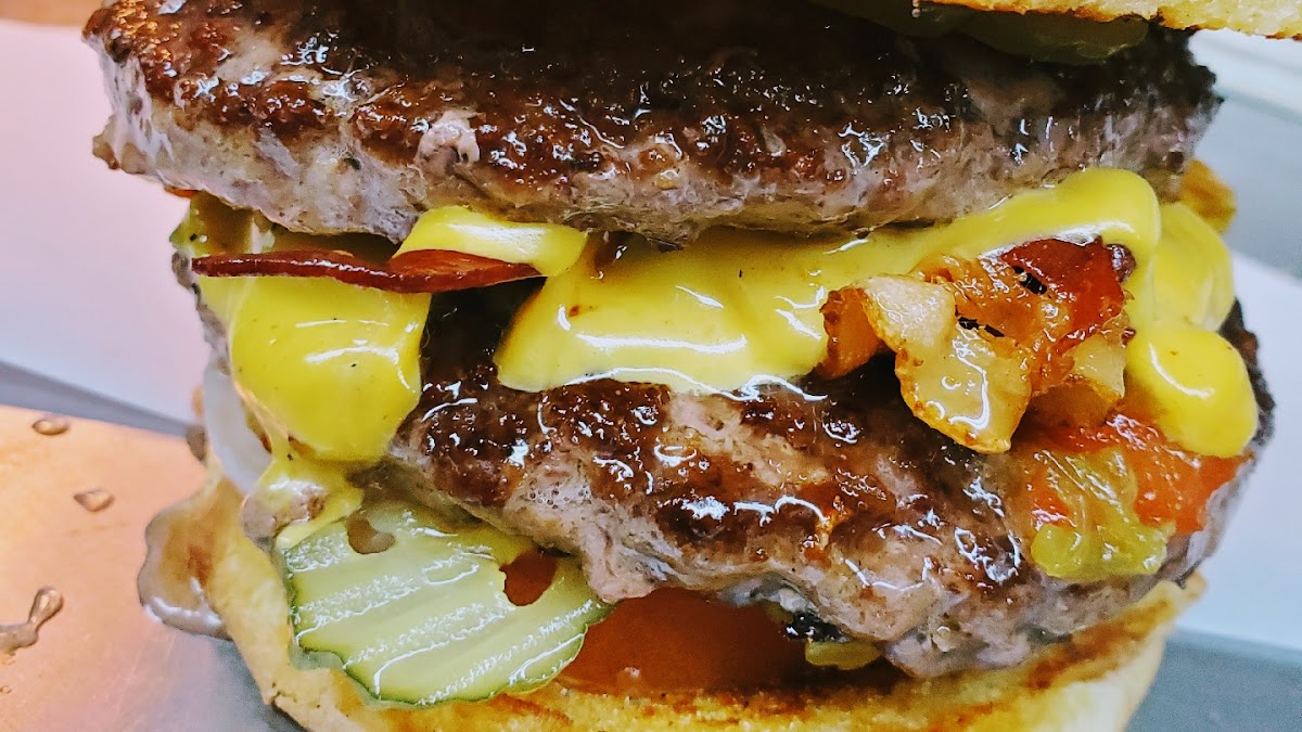 Yo mama's food trailer logo