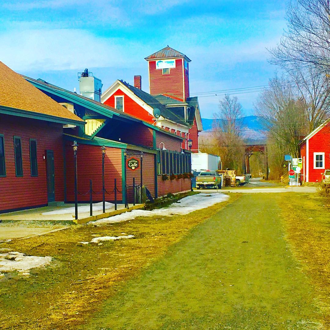 10 Railroad Street Picture