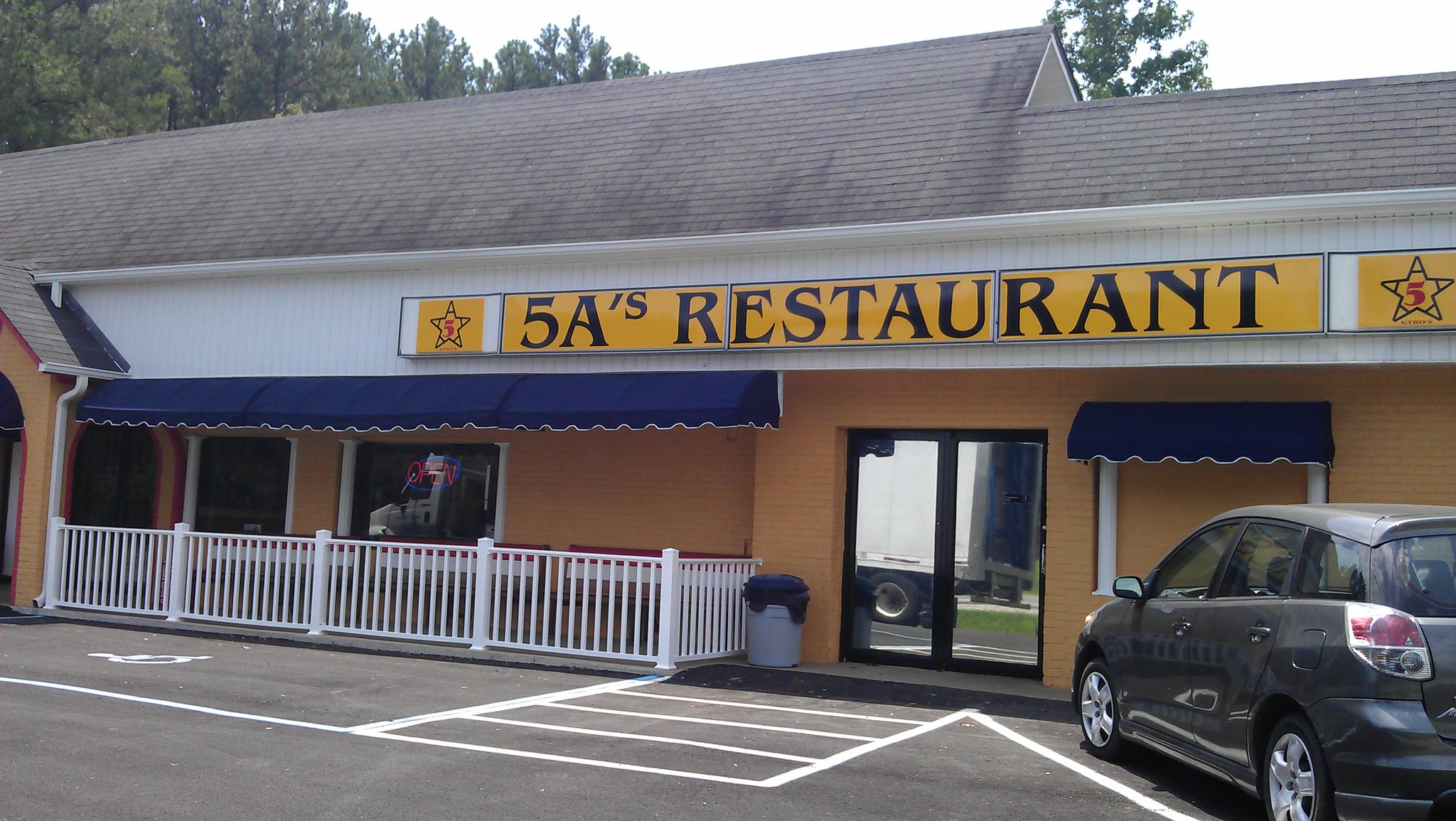 5 As Restaurant Picture