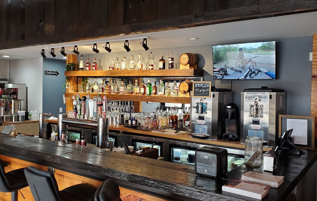 Beach BBQ Interior Photo - Beach BBQ BBQ in Bentonville, AR