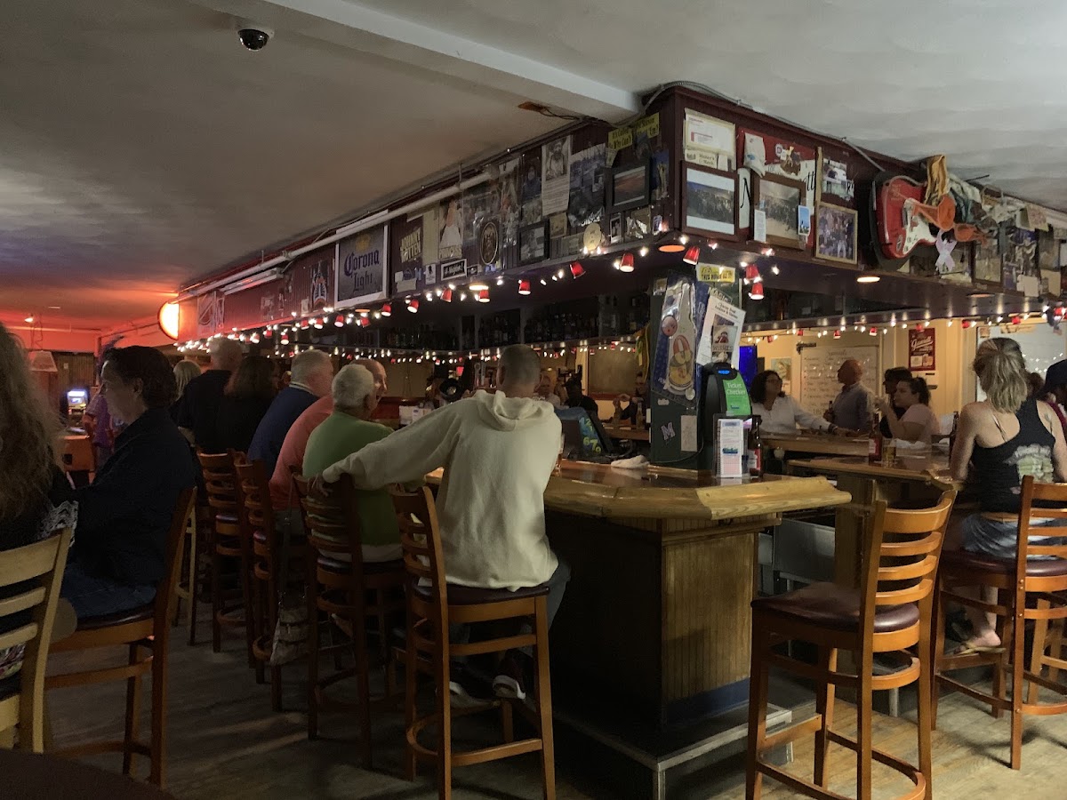 Bon Vue Inn Interior Photo - Bon Vue Inn Bar Food in Narragansett, RI