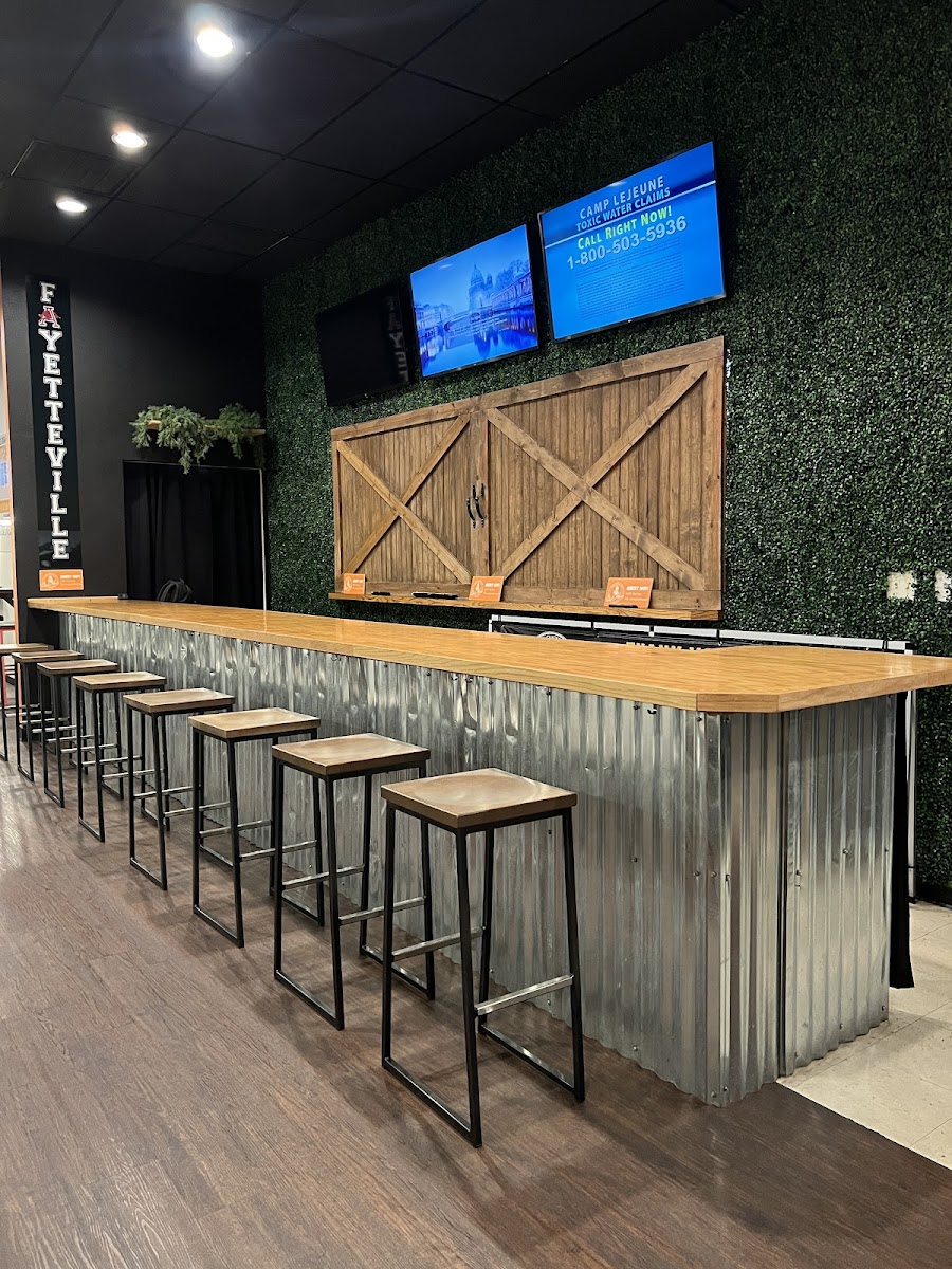 Chick'n Headz Interior Photo - Chick'n Headz Restaurant in Bentonville, AR