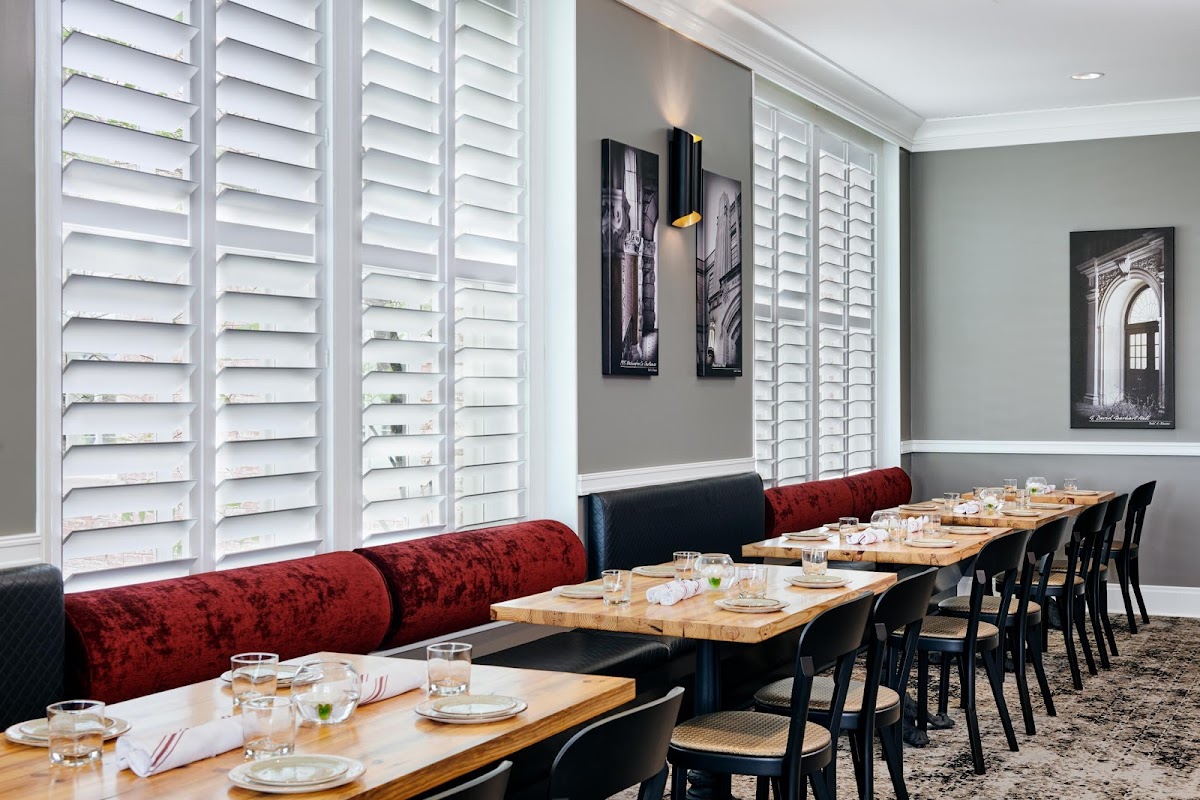 Ella's Table Interior Photo - Ella's Table Restaurant in Fayetteville, AR