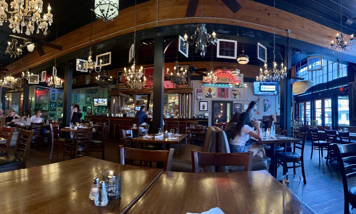 FIVE Tuscaloosa Food Photo - FIVE Tuscaloosa Bars in Tuscaloosa, AL