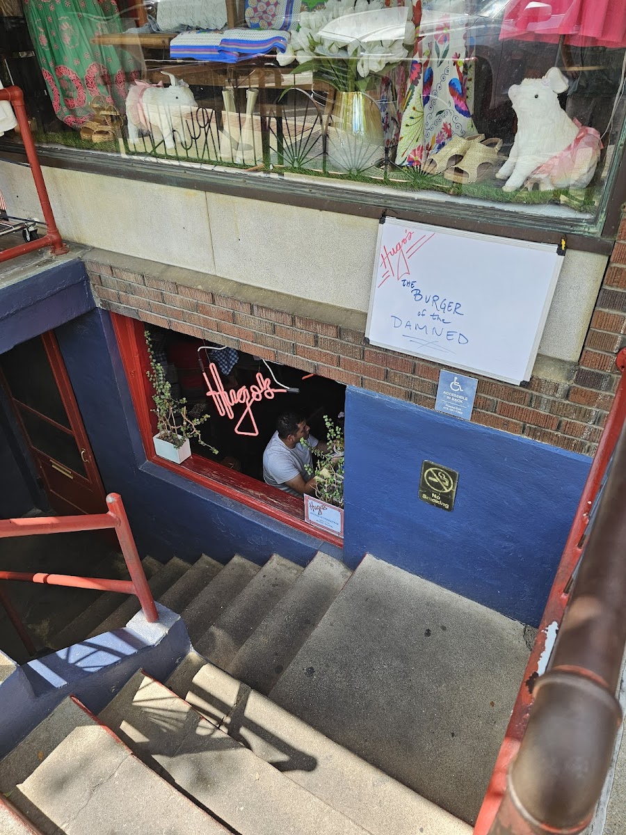 Hugo's Exterior Photo - Hugo's Bars in Fayetteville, AR