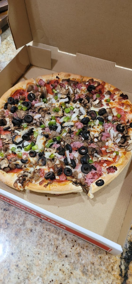 Jim's Razorback Pizza Food Photo - Jim's Razorback Pizza Pizza in Jane, MO