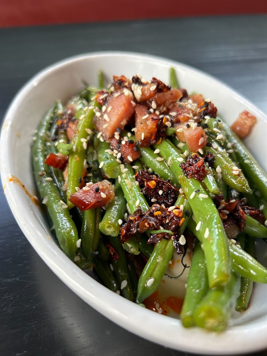 Leverett Lounge Food Photo - Leverett Lounge Lounge in Fayetteville, AR