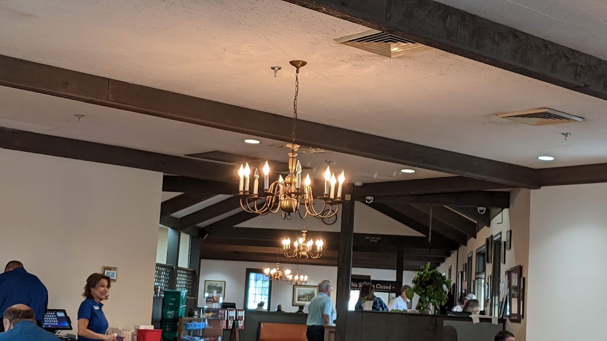 Lloyd's Restaurant Interior Photo - Lloyd's Restaurant BBQ in Birmingham, AL