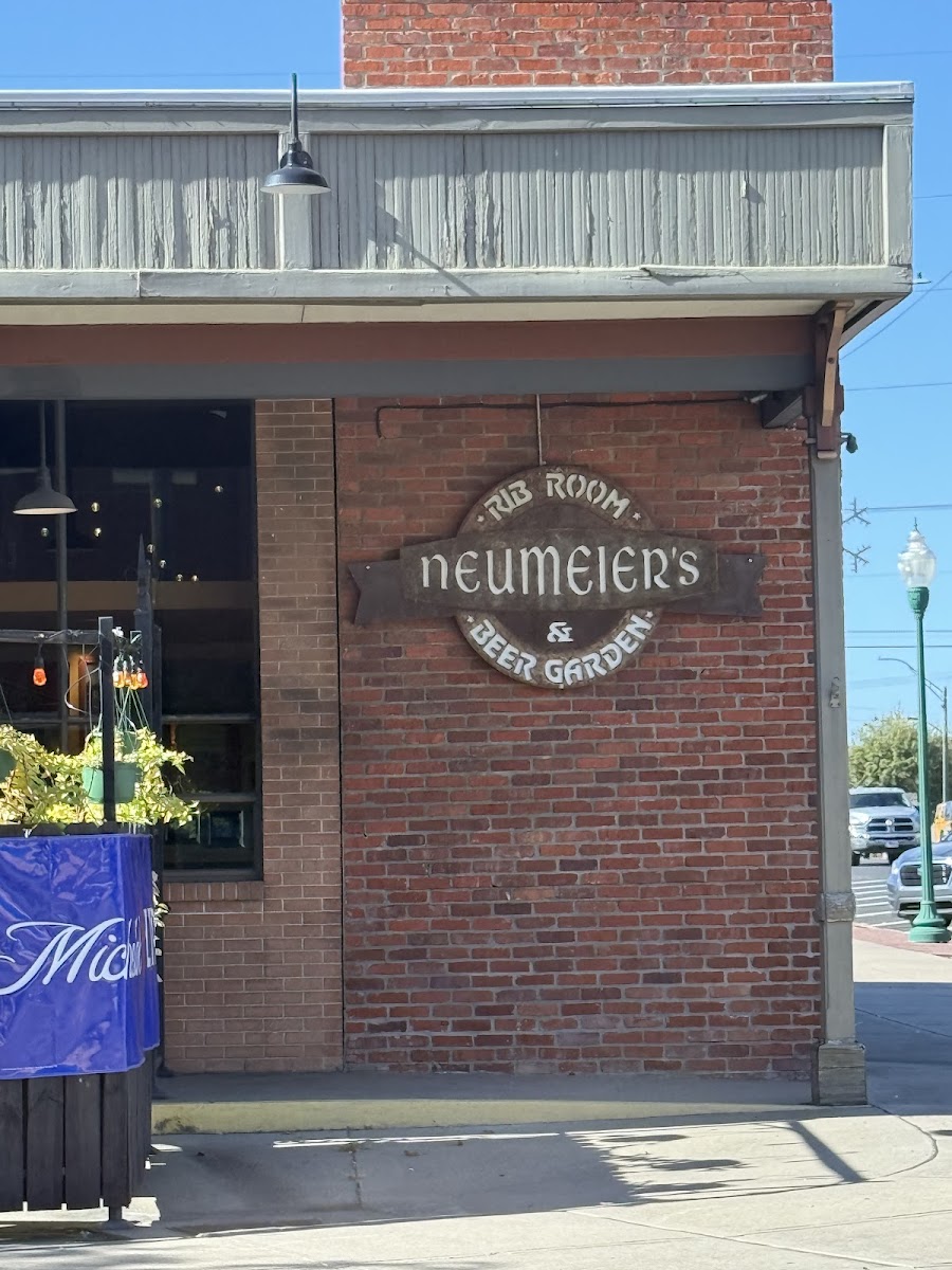 Neumeier's Rib Room Exterior Photo - Neumeier's Rib Room Bar Food in Fort Smith, AR