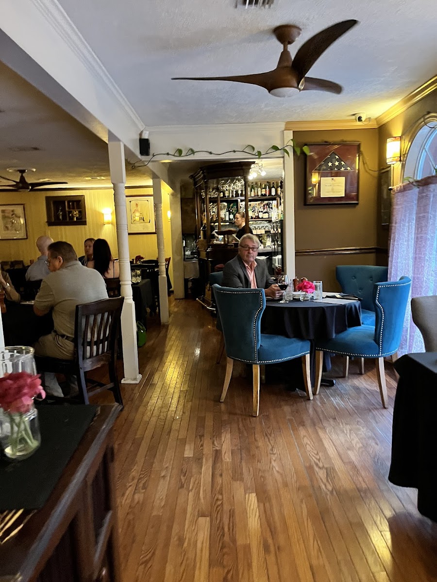 Osman's Restaurant Interior Photo - Osman's Restaurant German in Mobile, AL