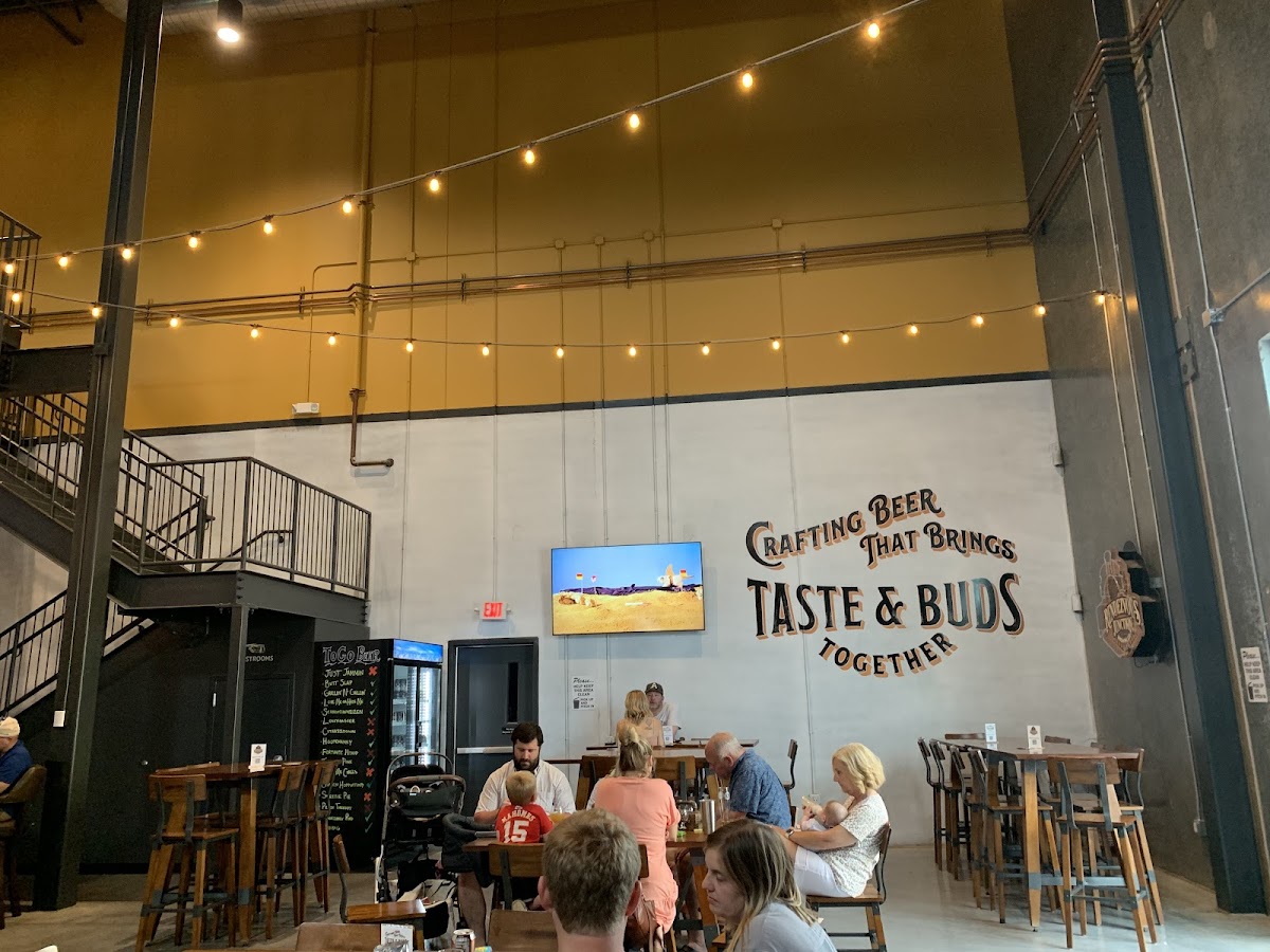 Rendezvous Junction Brewing Co. Interior Photo - Rendezvous Junction Brewing Co. Wings in Rogers, AR