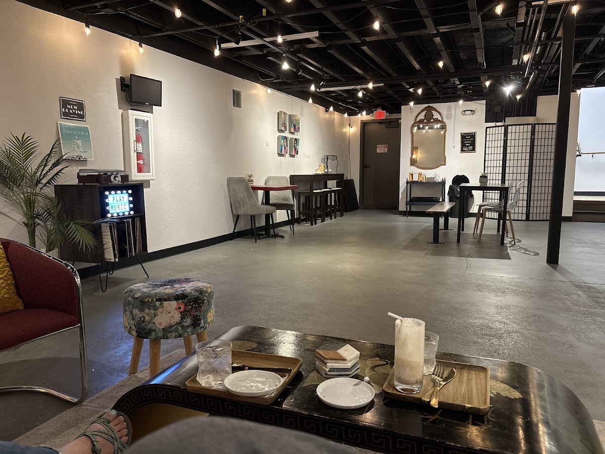 Reverie Coffee & Teahouse Interior Photo - Reverie Coffee & Teahouse Cafe in Rogers, AR