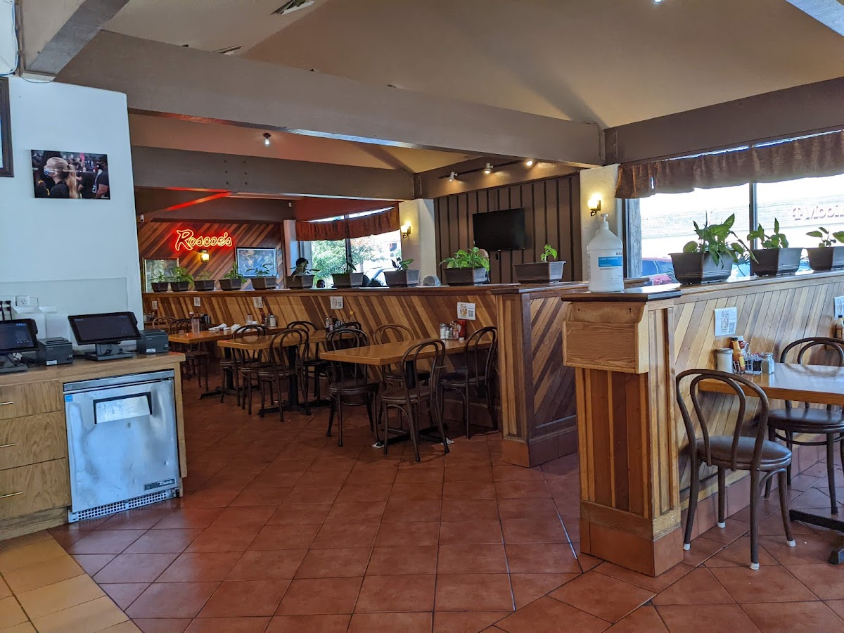 Roscoe's House of Chicken and Waffles Interior Photo - Roscoe's House of Chicken and Waffles Soul Food in Inglewood, CA