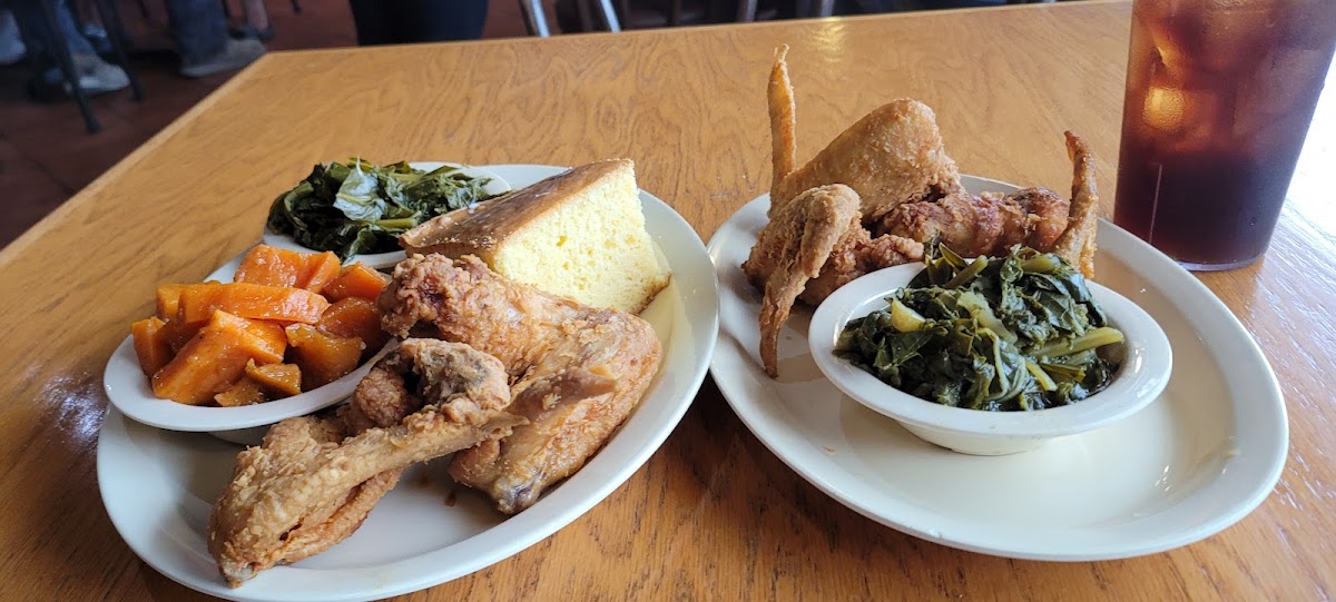 Roscoe's House of Chicken and Waffles Food Photo - Roscoe's House of Chicken and Waffles Soul Food in Inglewood, CA