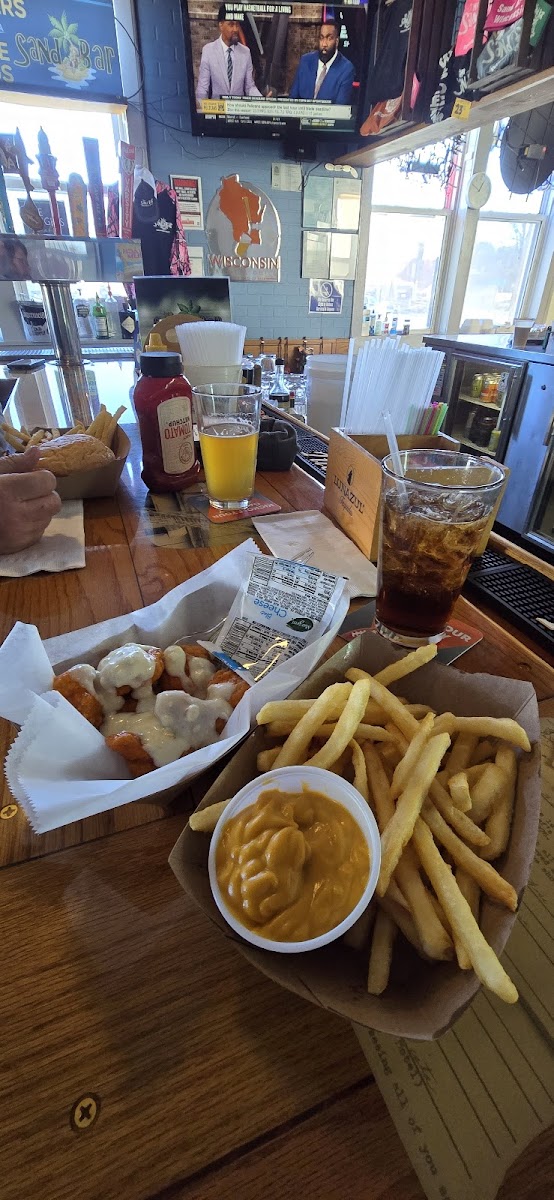 Sand Bar Food Photo - Sand Bar Sports Bar in Wisconsin Dells, WI