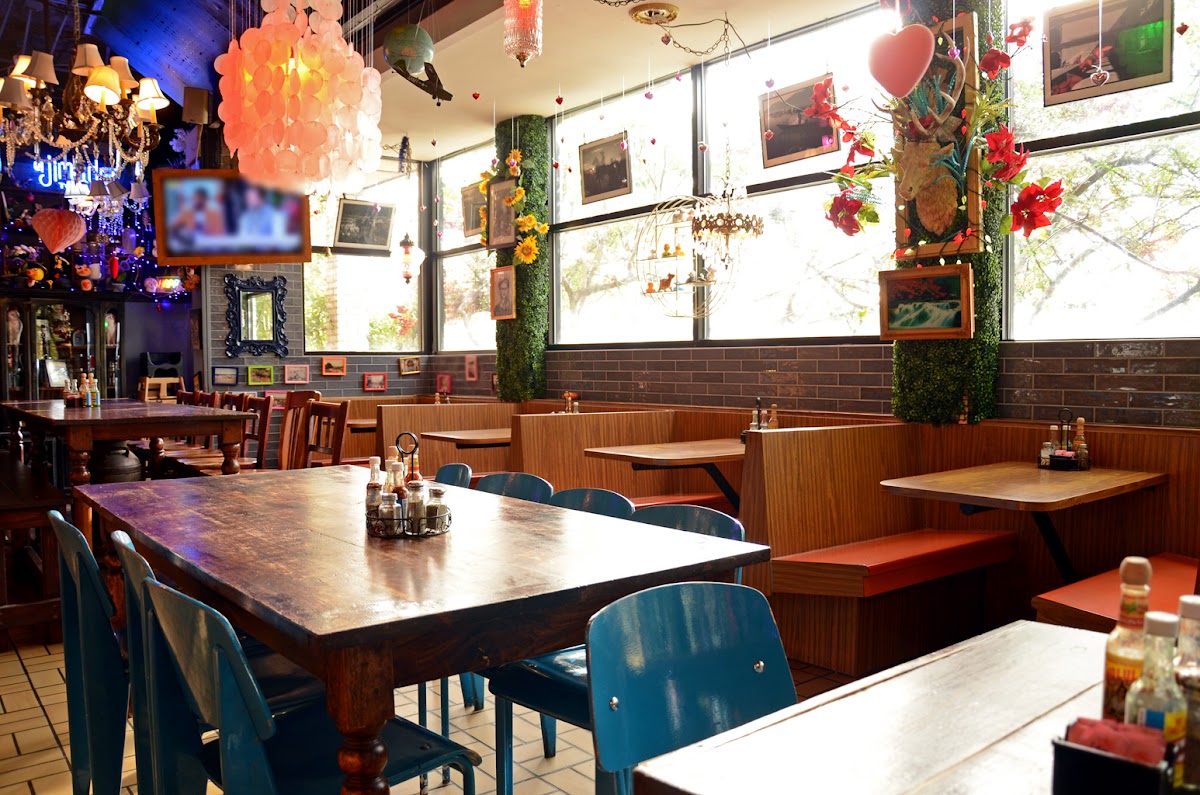 Santi’s Restaurante Mexicano Interior Photo - Santi’s Restaurante Mexicano Mexican in Charleston, SC