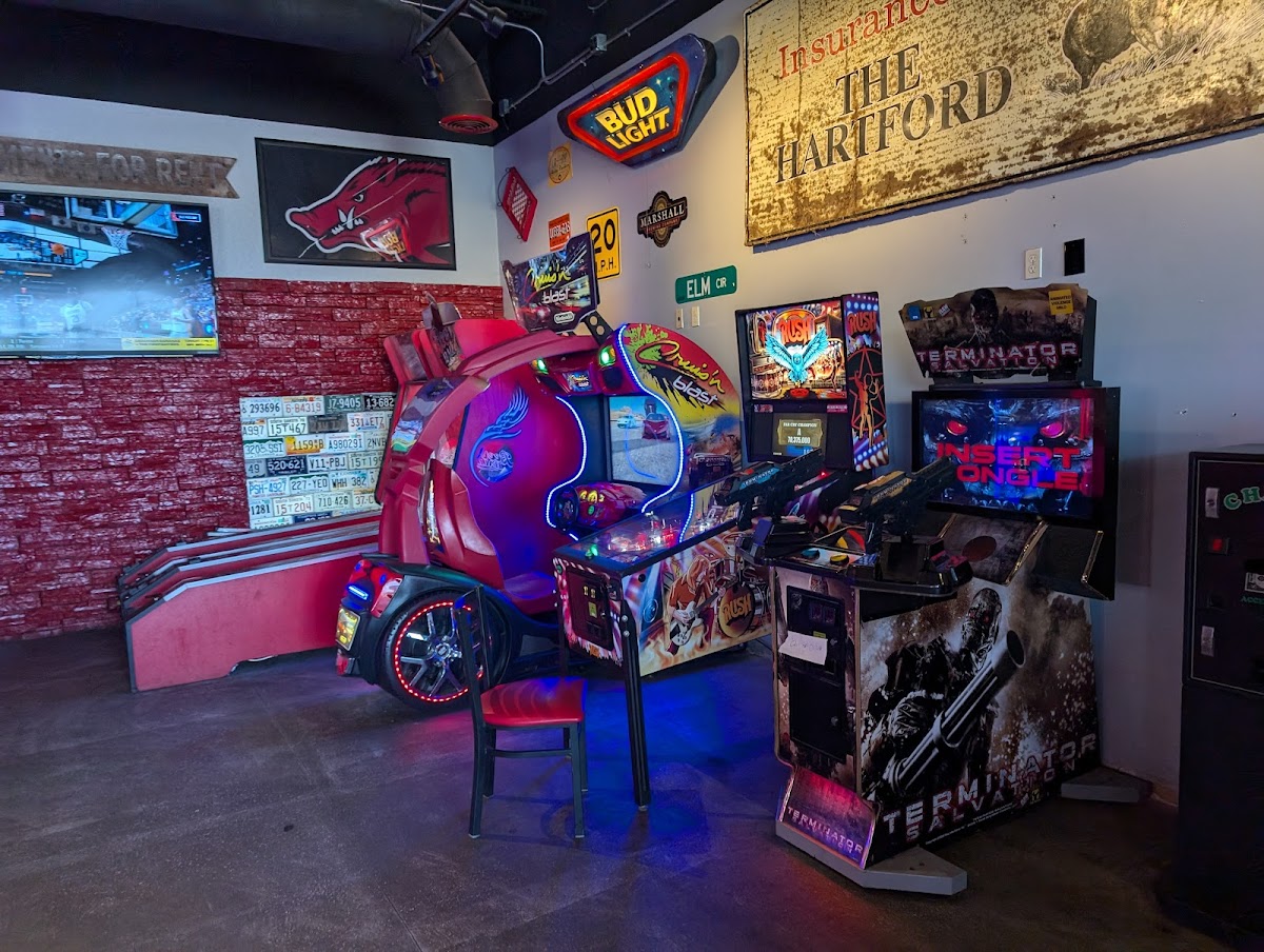 Smitty's Garage Burgers & Beer Interior Photo - Smitty's Garage Burgers & Beer Burgers in Fayetteville, AR