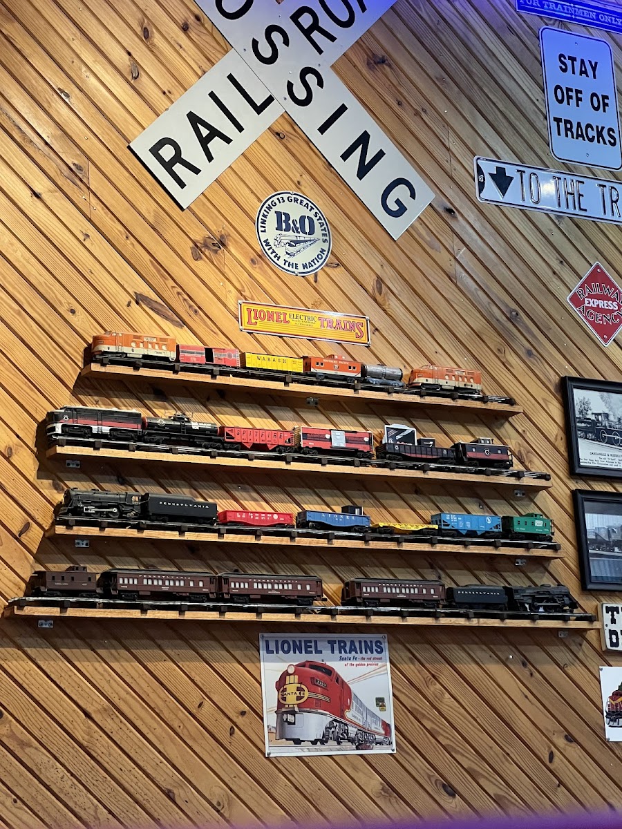 Smokin' Joe's Ribhouse Interior Photo - Smokin' Joe's Ribhouse Restaurant in Bentonville, AR