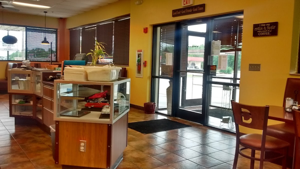 Thomas Restaurant Interior Photo - Thomas Restaurant American in Pryor, OK