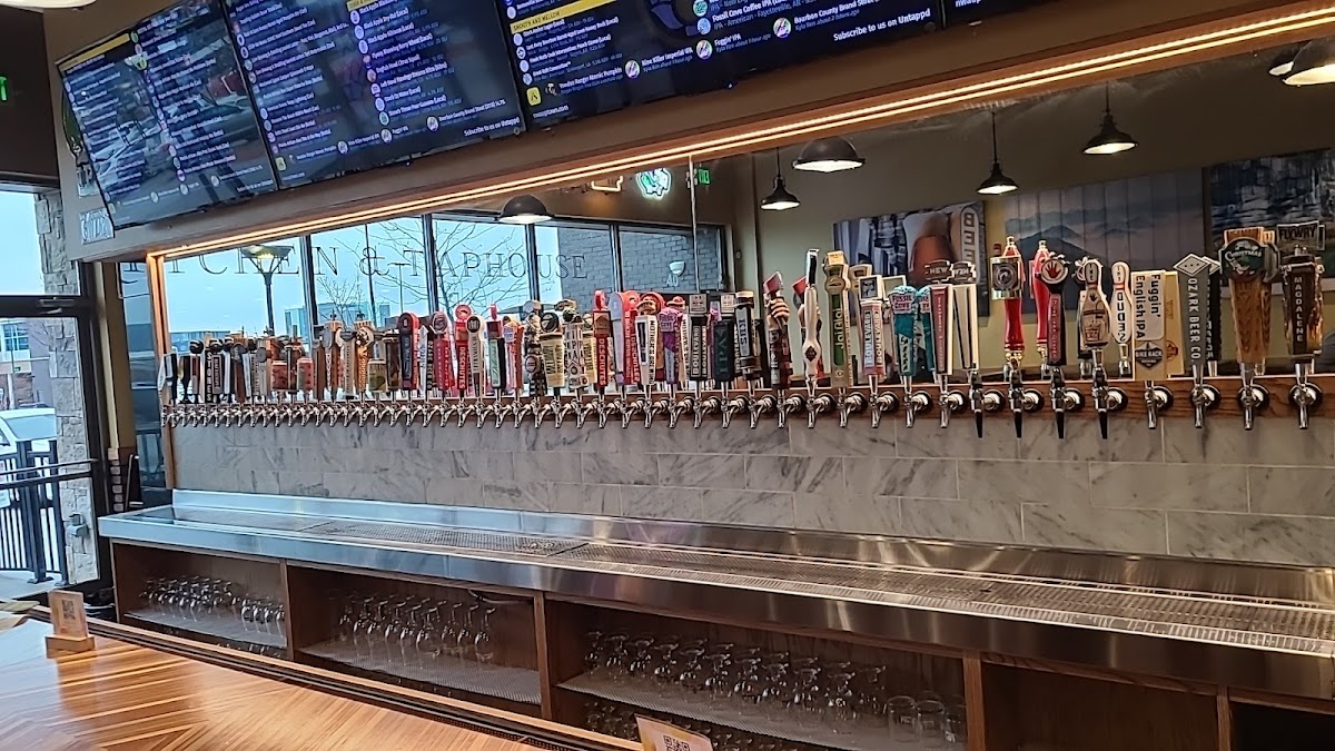 Uptown Kitchen + Taphouse Interior Photo - Uptown Kitchen + Taphouse American in Rogers, AR