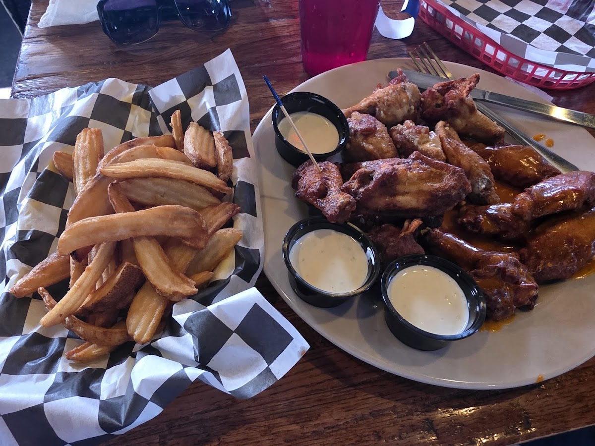 Wild Wing Cafe Food Photo - Wild Wing Cafe Chicken in Powell, TN