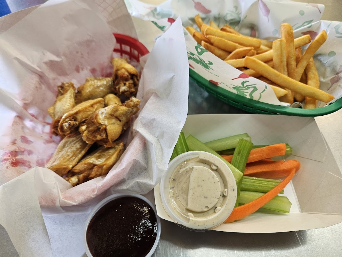 Wyoming Hot Wings Food Photo - Wyoming Hot Wings Chicken in Casper, WY